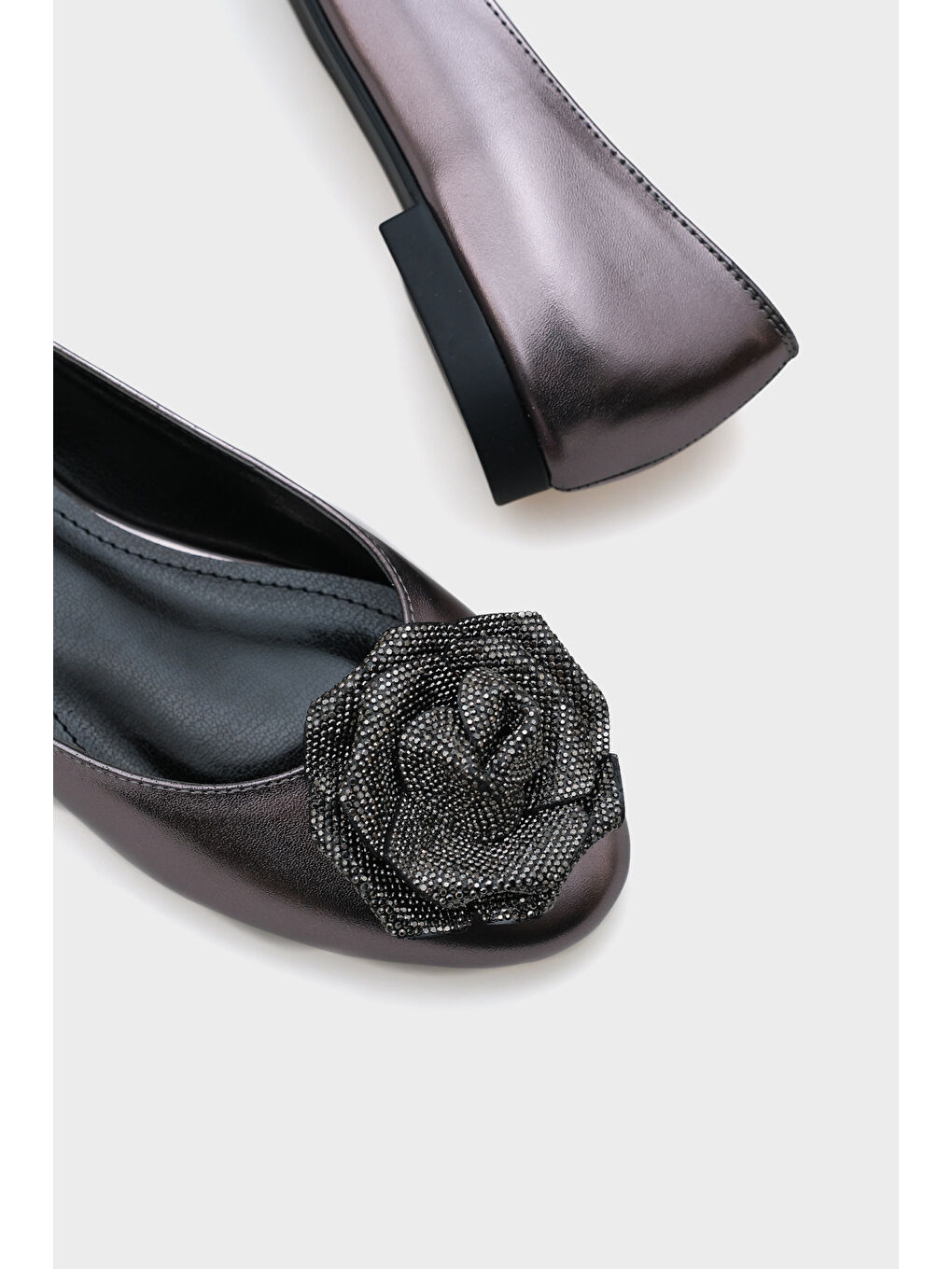 Gri Audrey Yuvarlak Burunlu Taşlı Çiçekli Kadın Babet-4