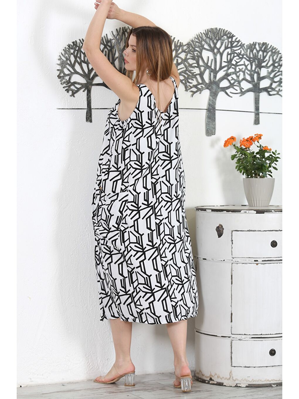 Beyaz-Siyah V Yaka Askılı Düğmeli Çift Cepli Allover Baskılı Dokuma Casual Elbise-6