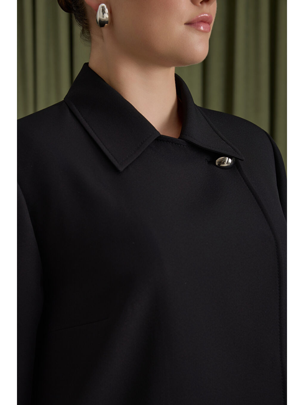 Siyah Yakası Yandan Kapamalı Kap-4