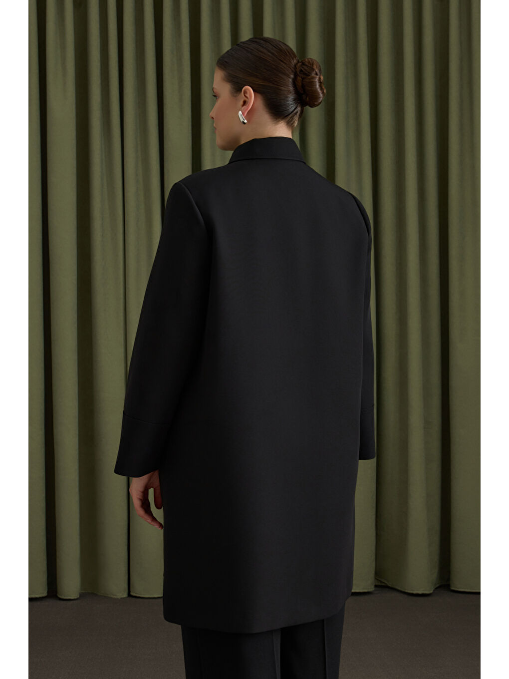 Siyah Yakası Yandan Kapamalı Kap-5