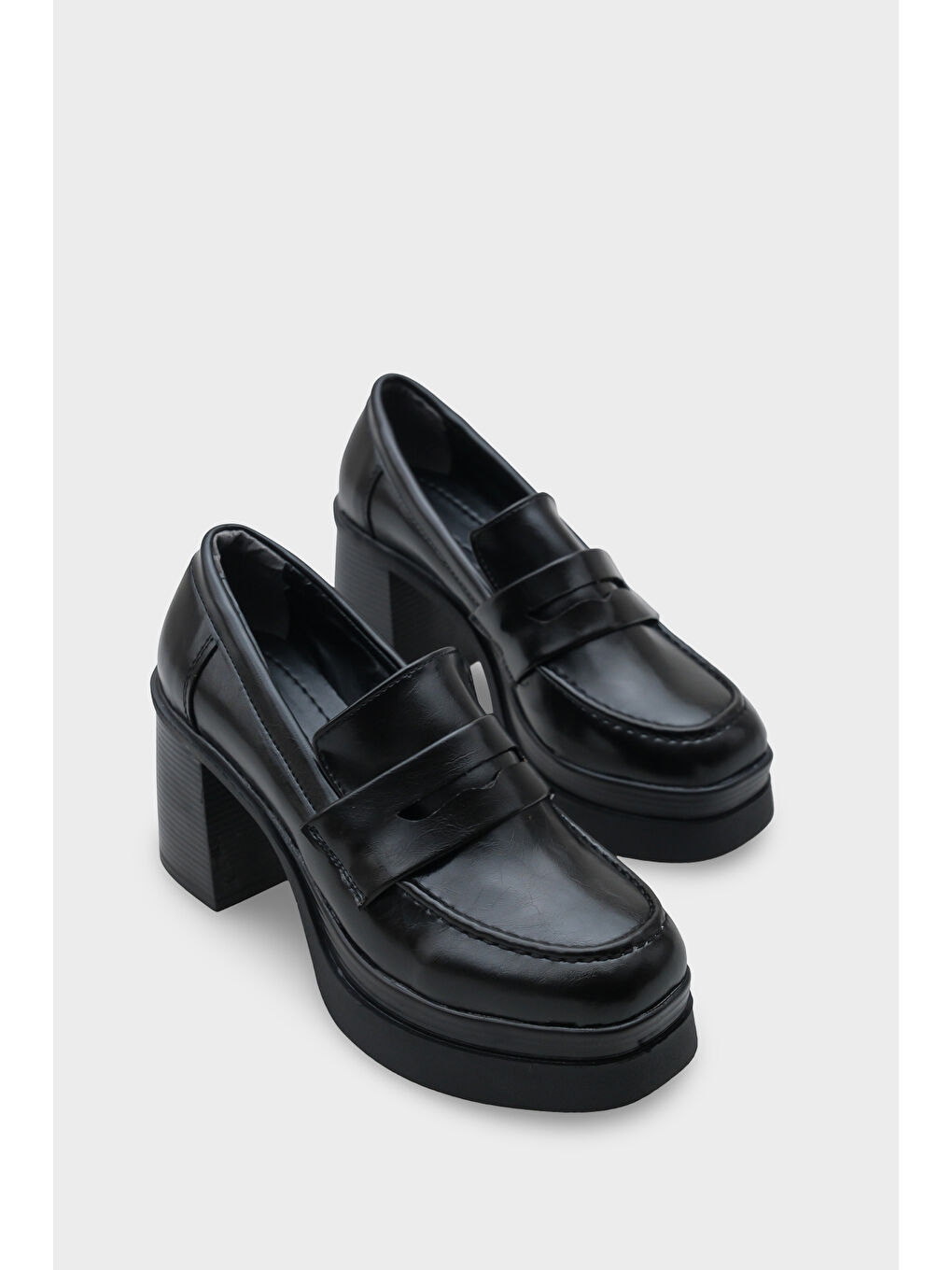 Siyah Danni 1003 Yuvarlak Burunlu Orta Topuklu Kadın Loafer-1