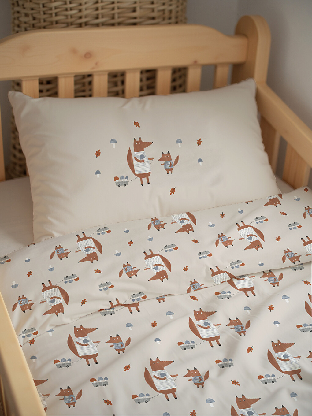 Karışık Sonbahar Tilki Ailesi Deseni  Bebek Nevresim Takımı Çift Taraflı 100x150 cm Çarşafsız-1