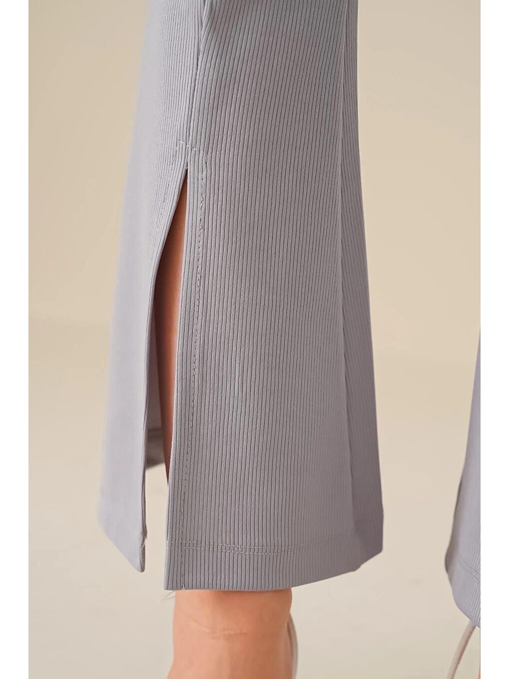 Kadın Çizgili Yırtmaçlı Gri Ispanyol Paça Pantolon-2