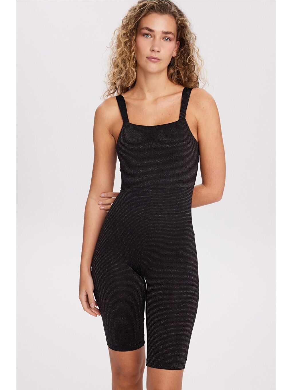 Askılı Tulum Ve Etekli Siyah 2 Parça Yarı Kapalı Mayo Takımı 5070-4