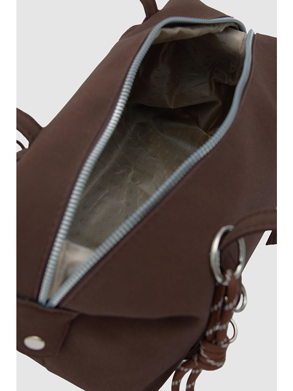 Kahverengi Gia Charmlı Oval Çanta Kahve-3