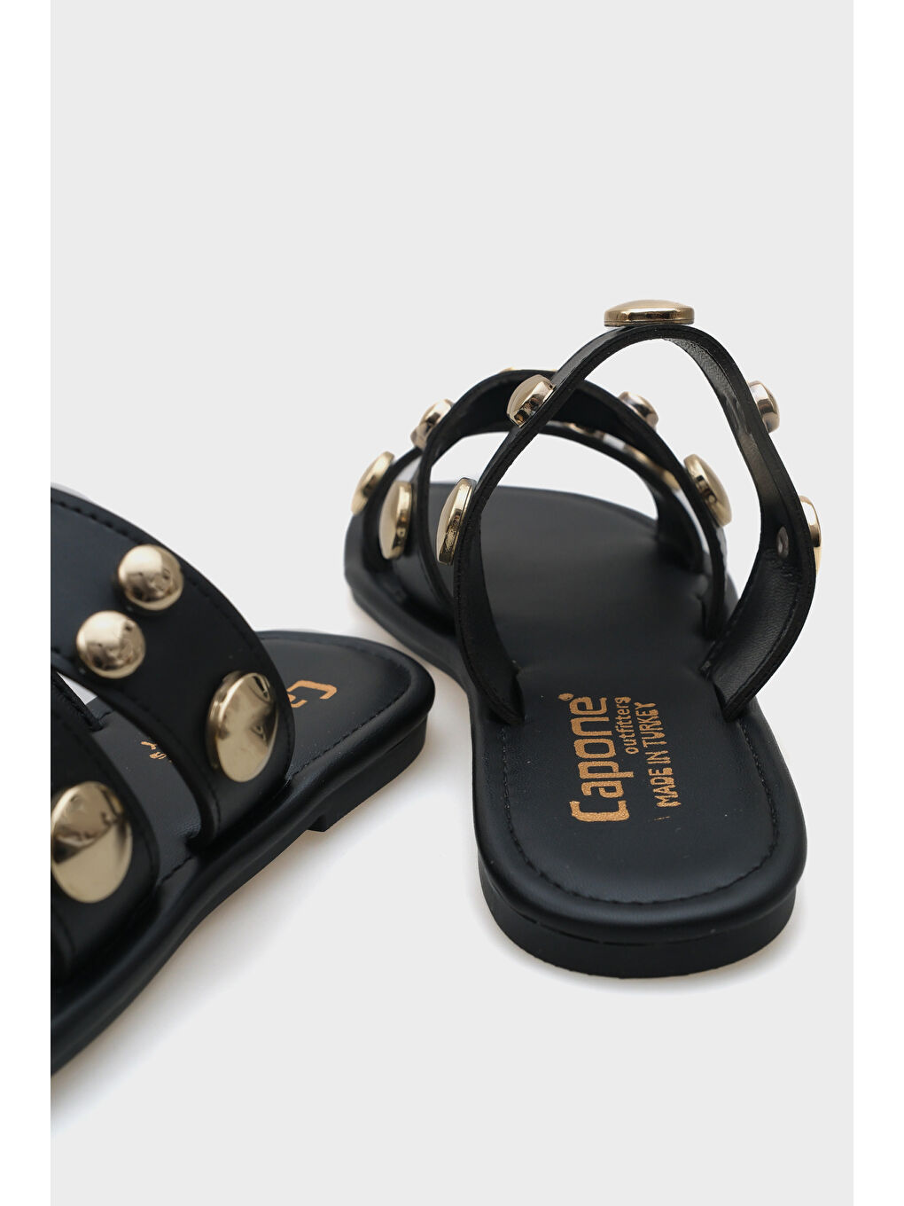 Siyah Kate Bantlı Metal Aksesuarlı Düz Topuklu Yuvarlak Burunlu Kadın Terlik-3