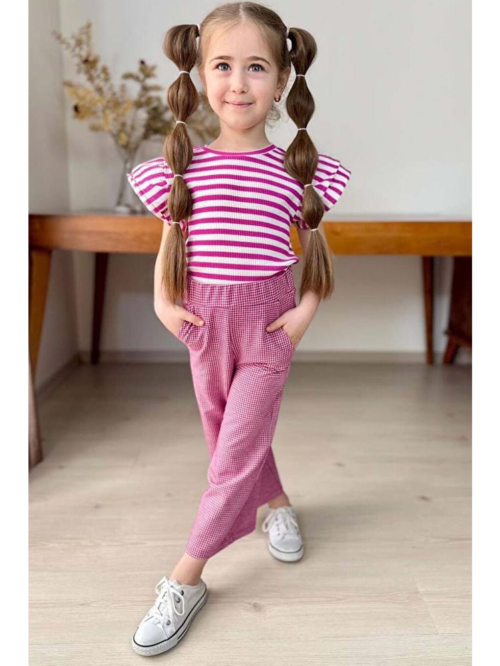 Kız Çocuk Yatay Çizgiler Kolsuz Omuzları Fırfırlı Bluz Pötikare Kumaş Pantolon Pembe Alt Üst Takım