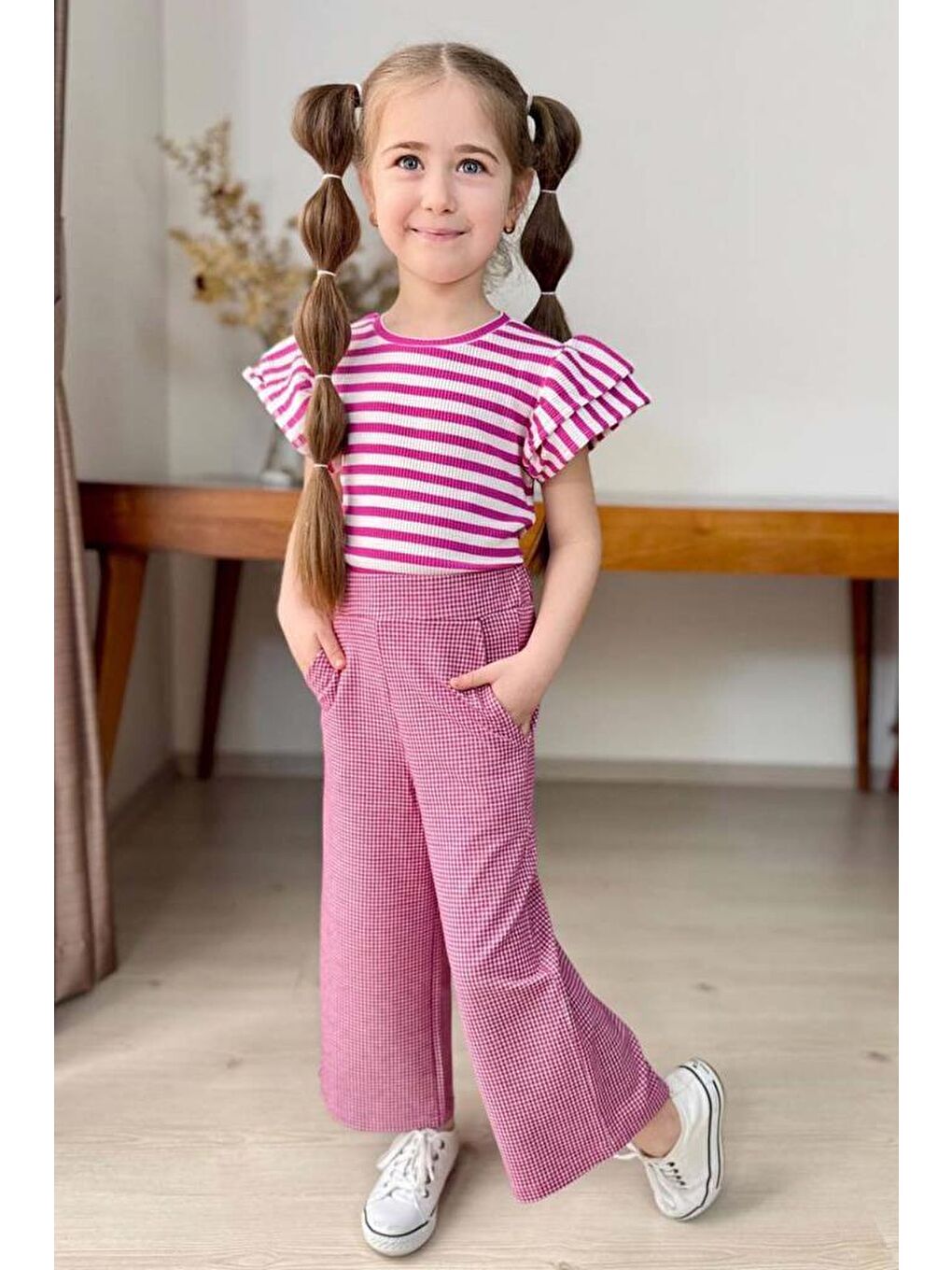 Kız Çocuk Yatay Çizgiler Kolsuz Omuzları Fırfırlı Bluz Pötikare Kumaş Pantolon Pembe Alt Üst Takım-1