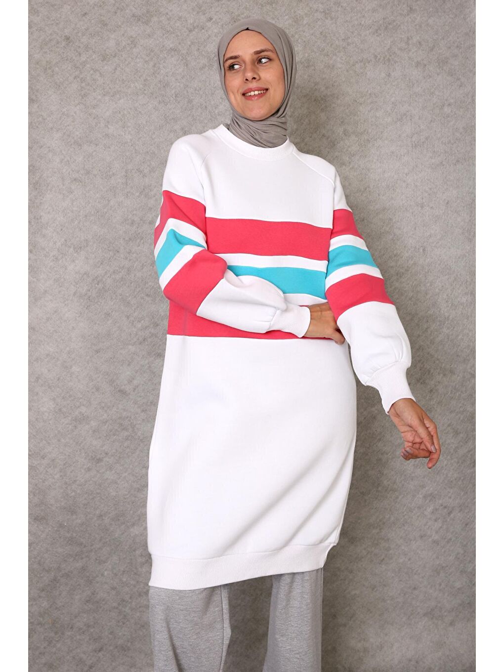 Beyaz Oversize Renkli Çizgili Şardonlu Sweat Tunik