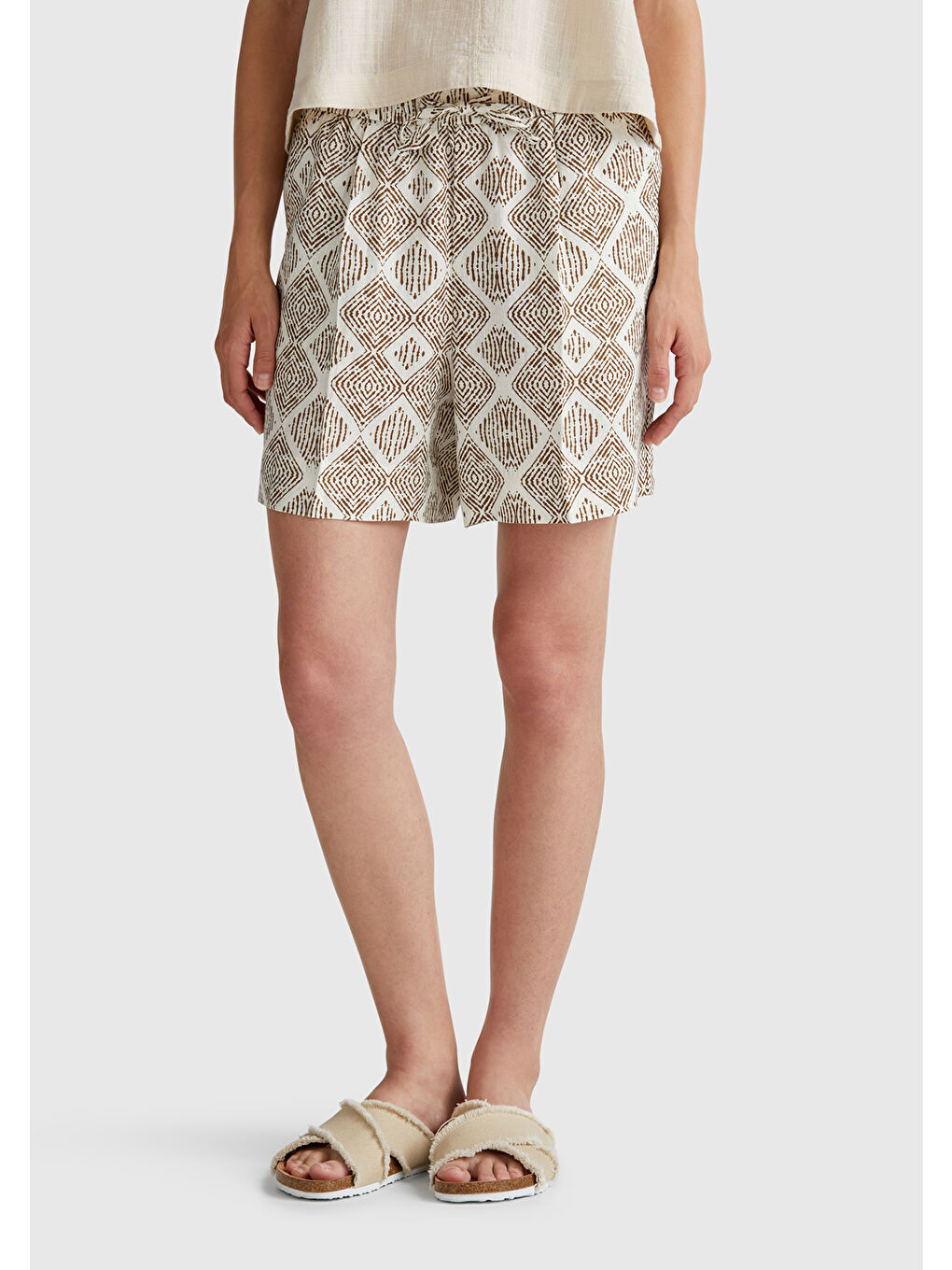 Kadın Beyaz Mix %100 Keten Desenli Beli Lastikli Cepli Şort