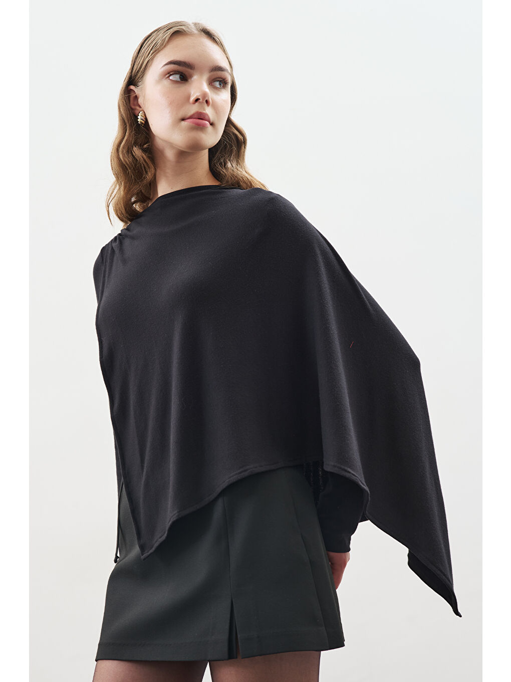 Şal Detaylı Dökümlü Bluz Siyah-3