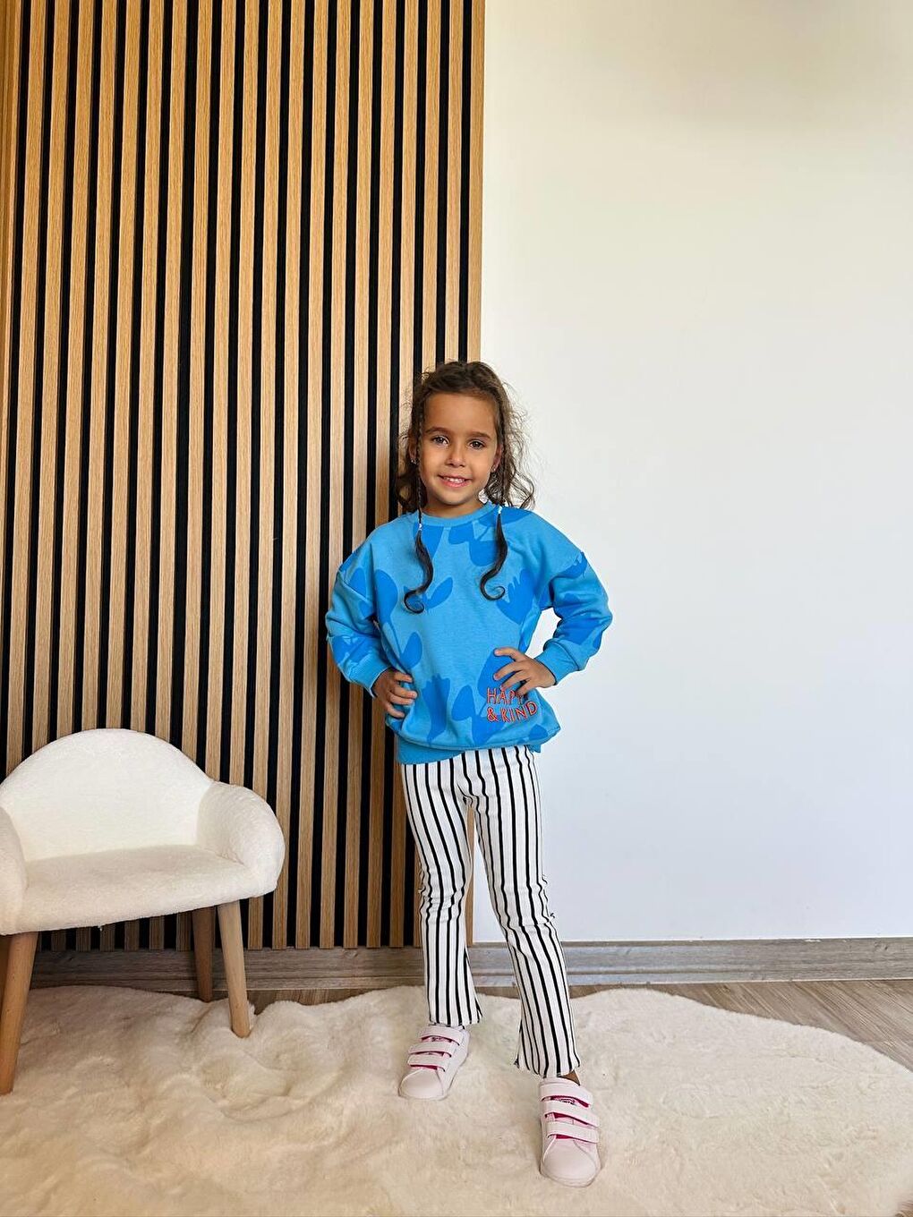 Kız Çocuk Pamuklu Mavi Çiçek Desenli Sweatshirt Çizgili Pantolon Takım-2