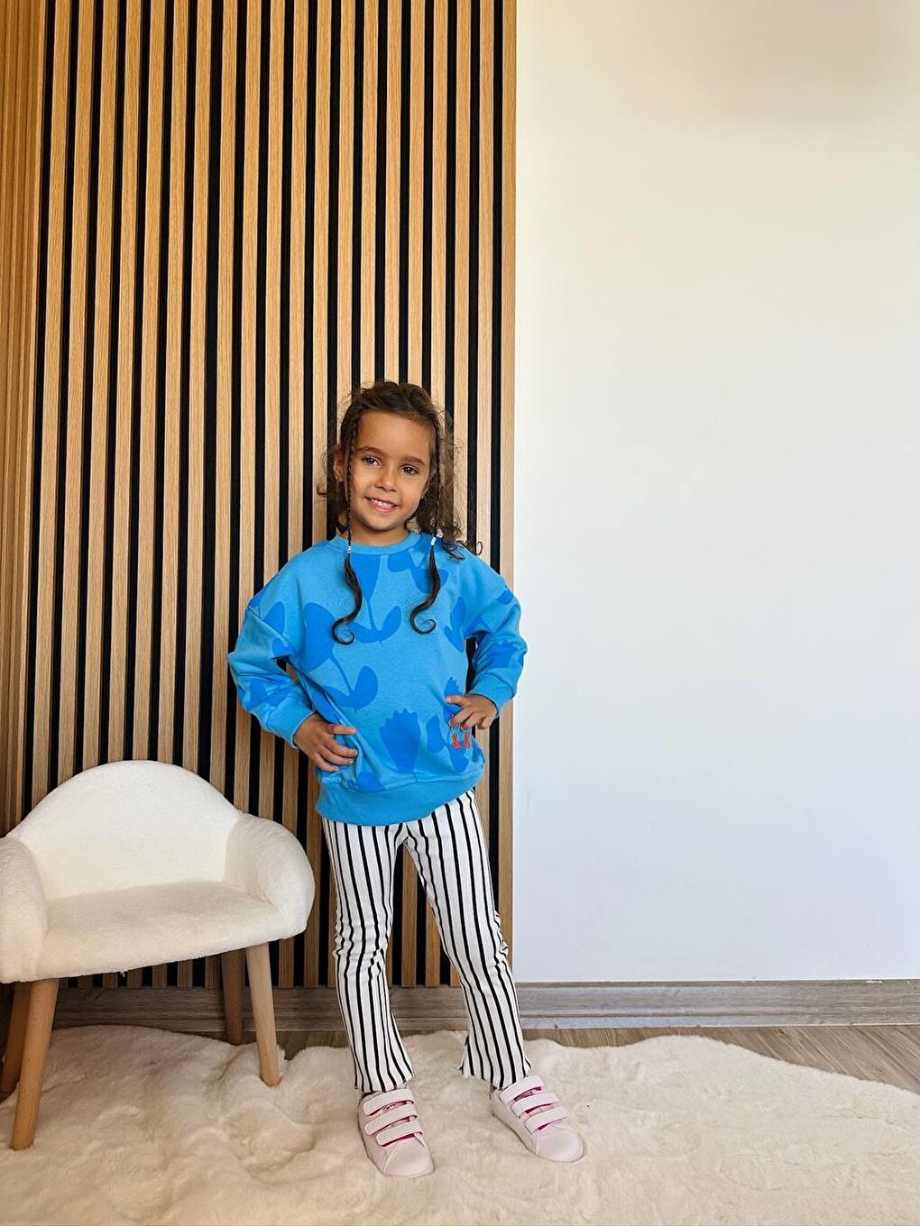 Kız Çocuk Pamuklu Mavi Çiçek Desenli Sweatshirt Çizgili Pantolon Takım-3