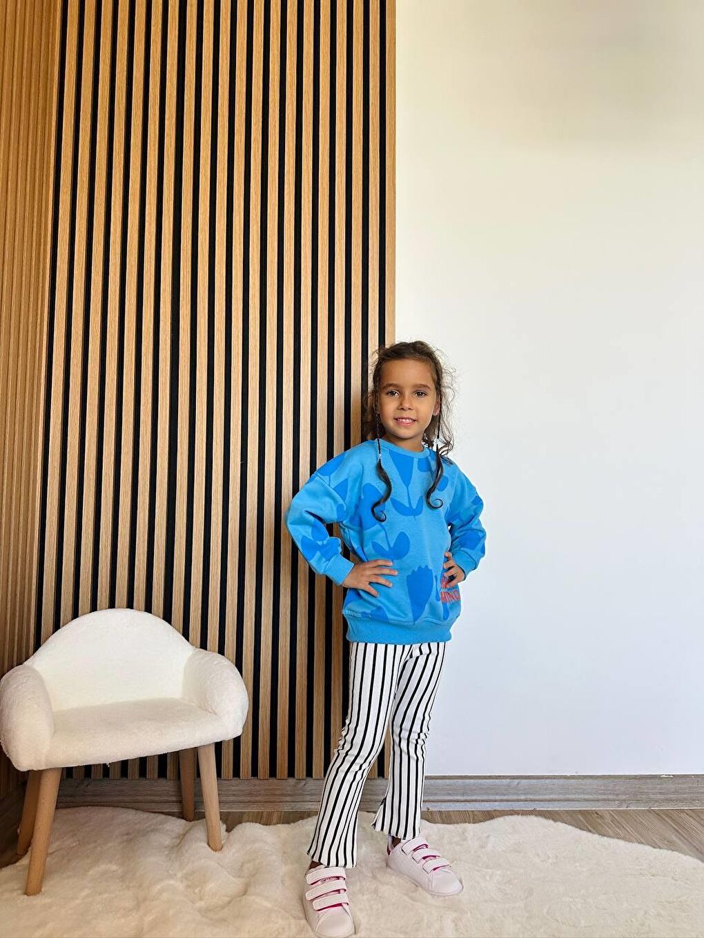 Kız Çocuk Pamuklu Mavi Çiçek Desenli Sweatshirt Çizgili Pantolon Takım-4