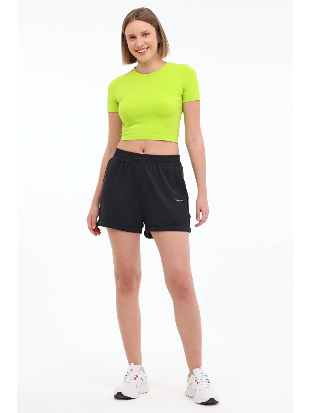 WL LOLA 20BMB008 5FX Siyah Kadın Şort-2