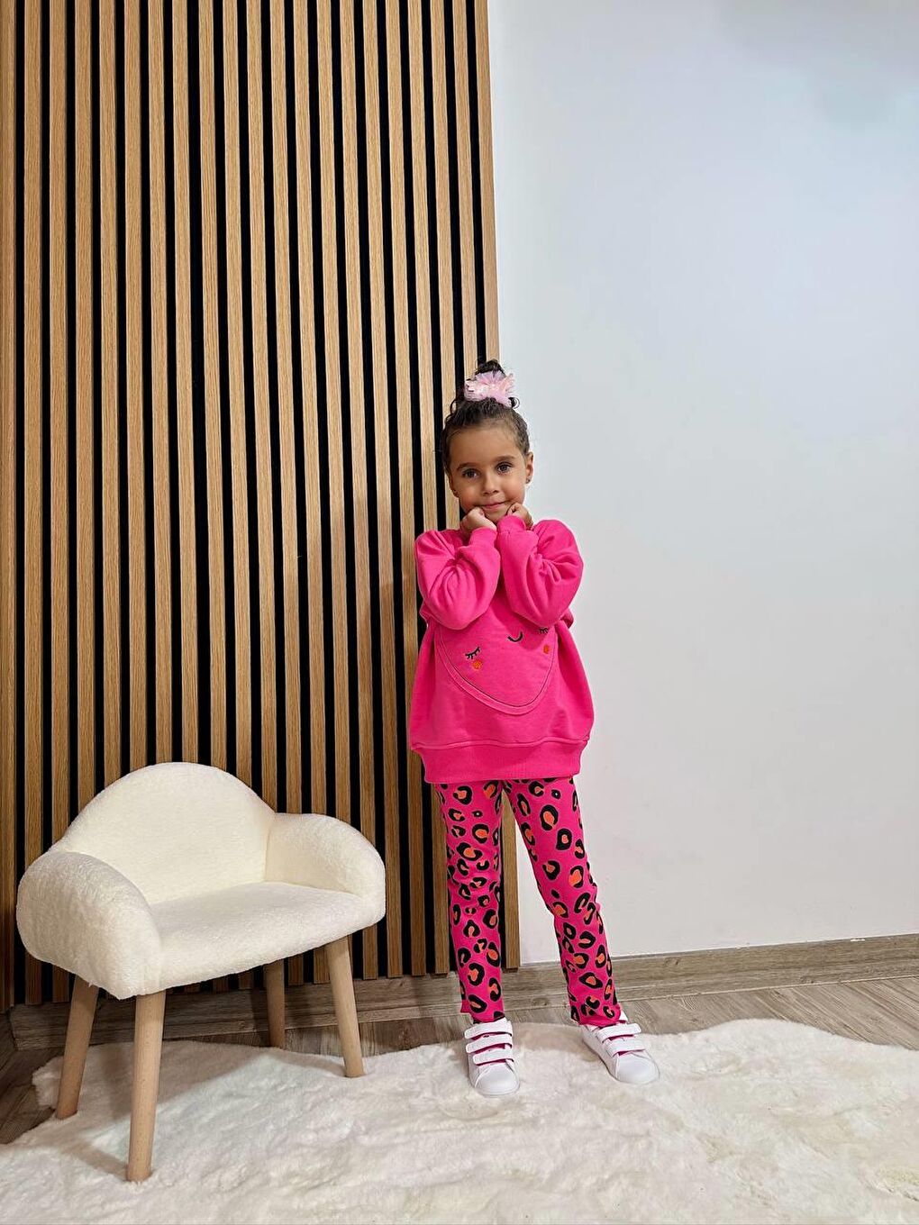 Pembe Kız Çocuk Pamuklu Fuşya Kalpli Sweatshirt Leopar Desenli Pantolon Takım-3