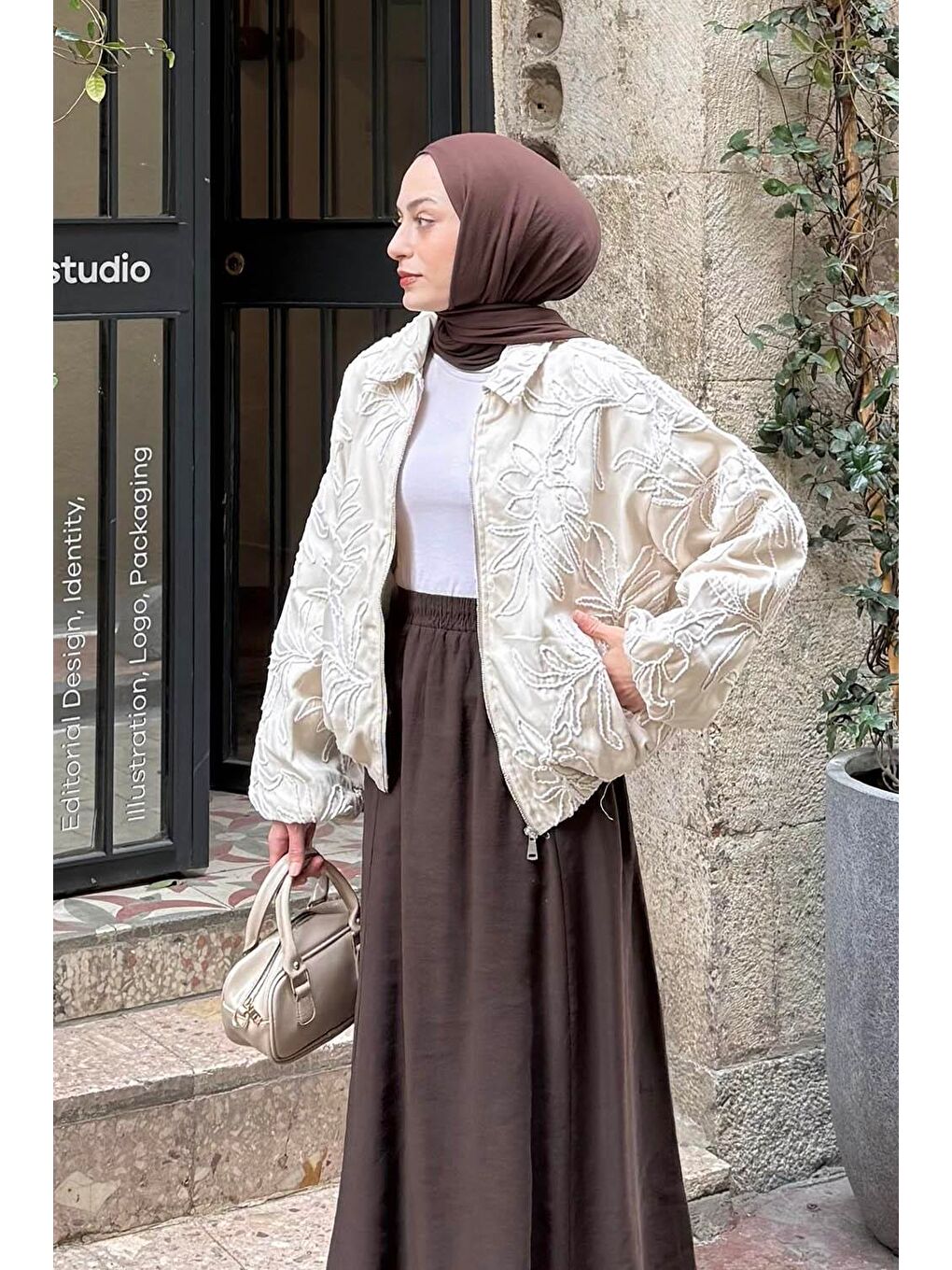 Ekru Nakış Detaylı Mont Krem