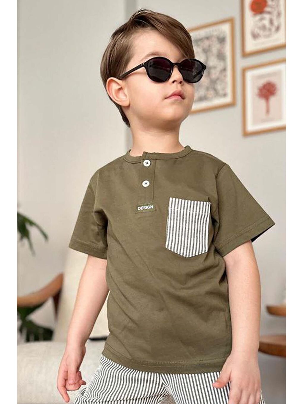 Erkek Çocuk Kapak Cepli Düğme Detaylı Haki T-Shirt Çizgili İp Detaylı Şortlu Takım-2