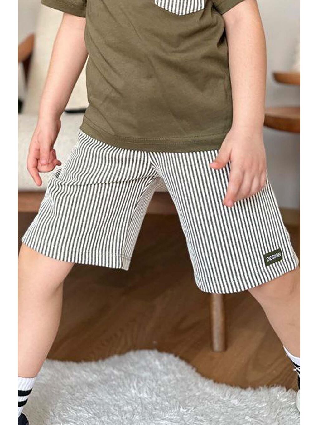 Erkek Çocuk Kapak Cepli Düğme Detaylı Haki T-Shirt Çizgili İp Detaylı Şortlu Takım-3