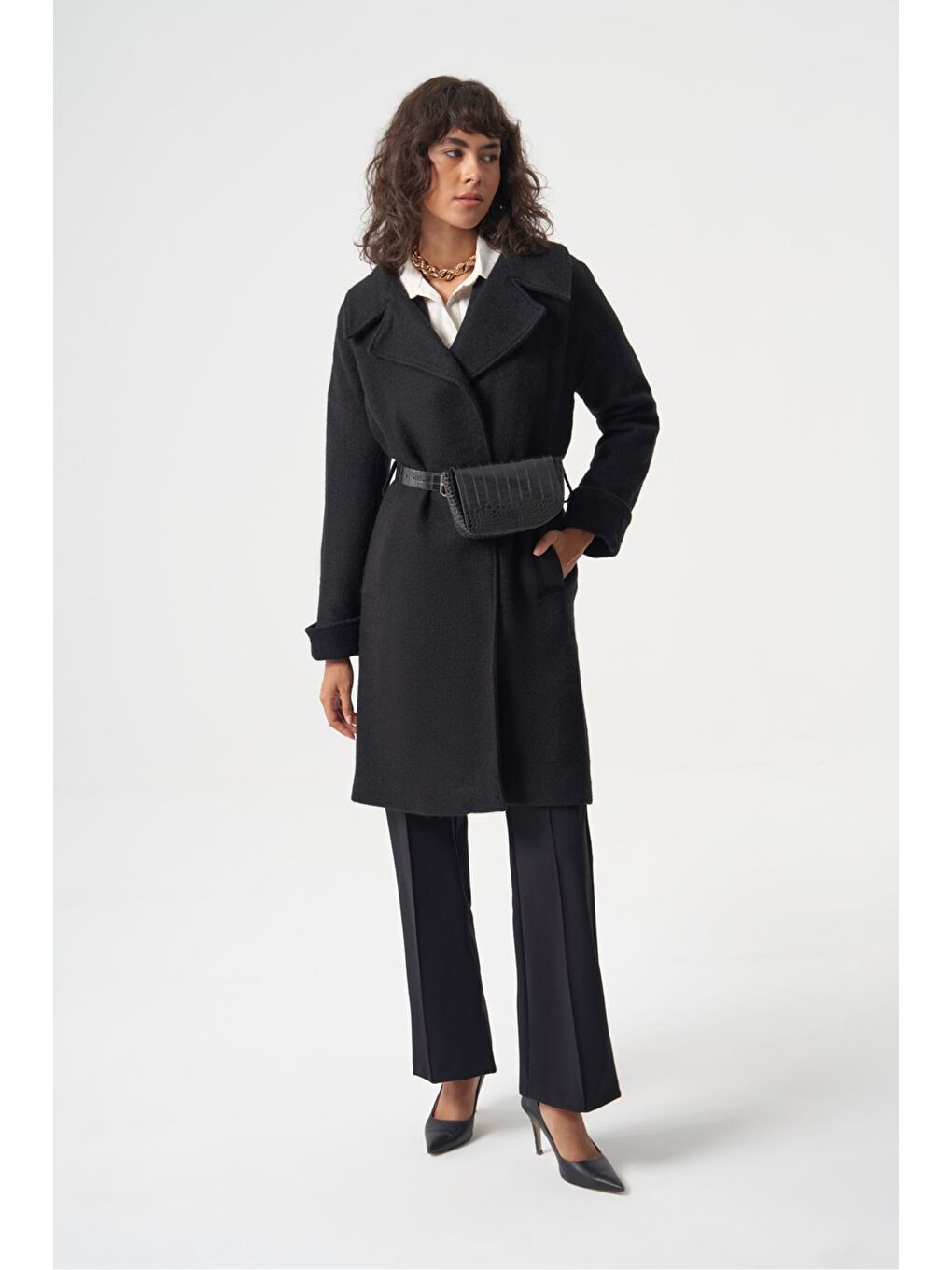 MZL Rahat Kesimli Siyah Çantalı Kaşe Kaban