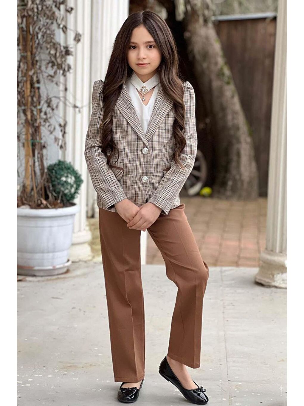 Kahverengi Kız Çocuk Yakası Açık Ve Taş Detaylı Bluz Ekose Çizgi Blazer Ceket Kemerli Taba Alt Üst Takım