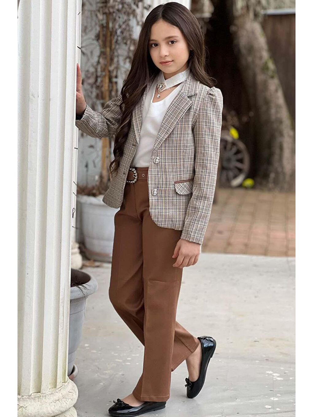 Kahverengi Kız Çocuk Yakası Açık Ve Taş Detaylı Bluz Ekose Çizgi Blazer Ceket Kemerli Taba Alt Üst Takım-1