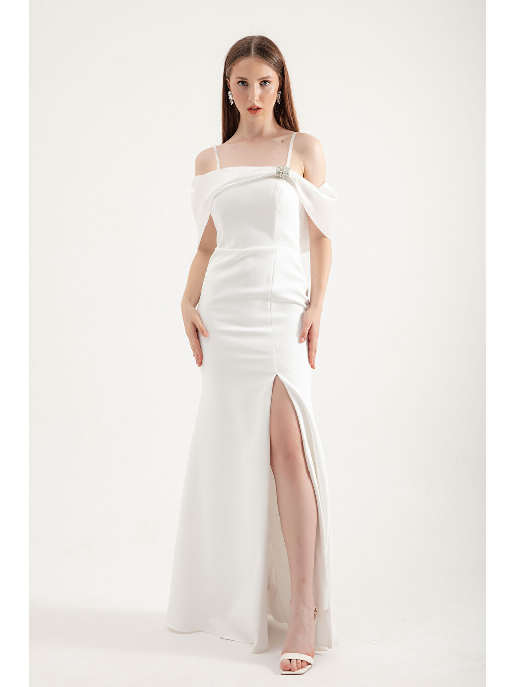 Kadın Beyaz Kayık Yaka Taşlı Saten Uzun Abiye Elbise-1