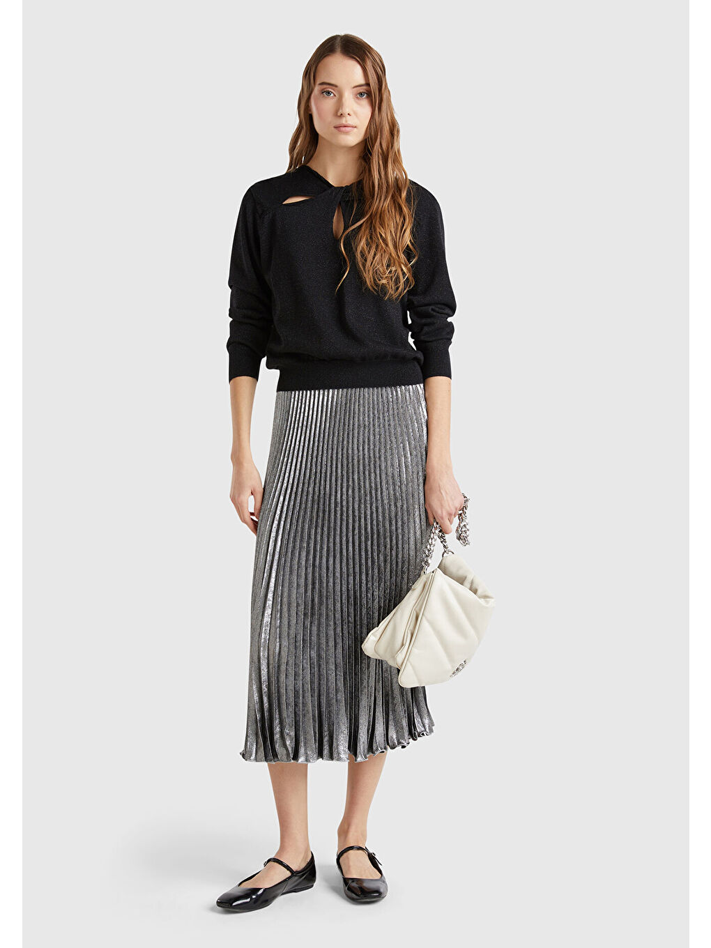 Kadın Siyah Pamuk Ve Viskoz Karışımlı Önü Kesik Detaylı Simli Kazak