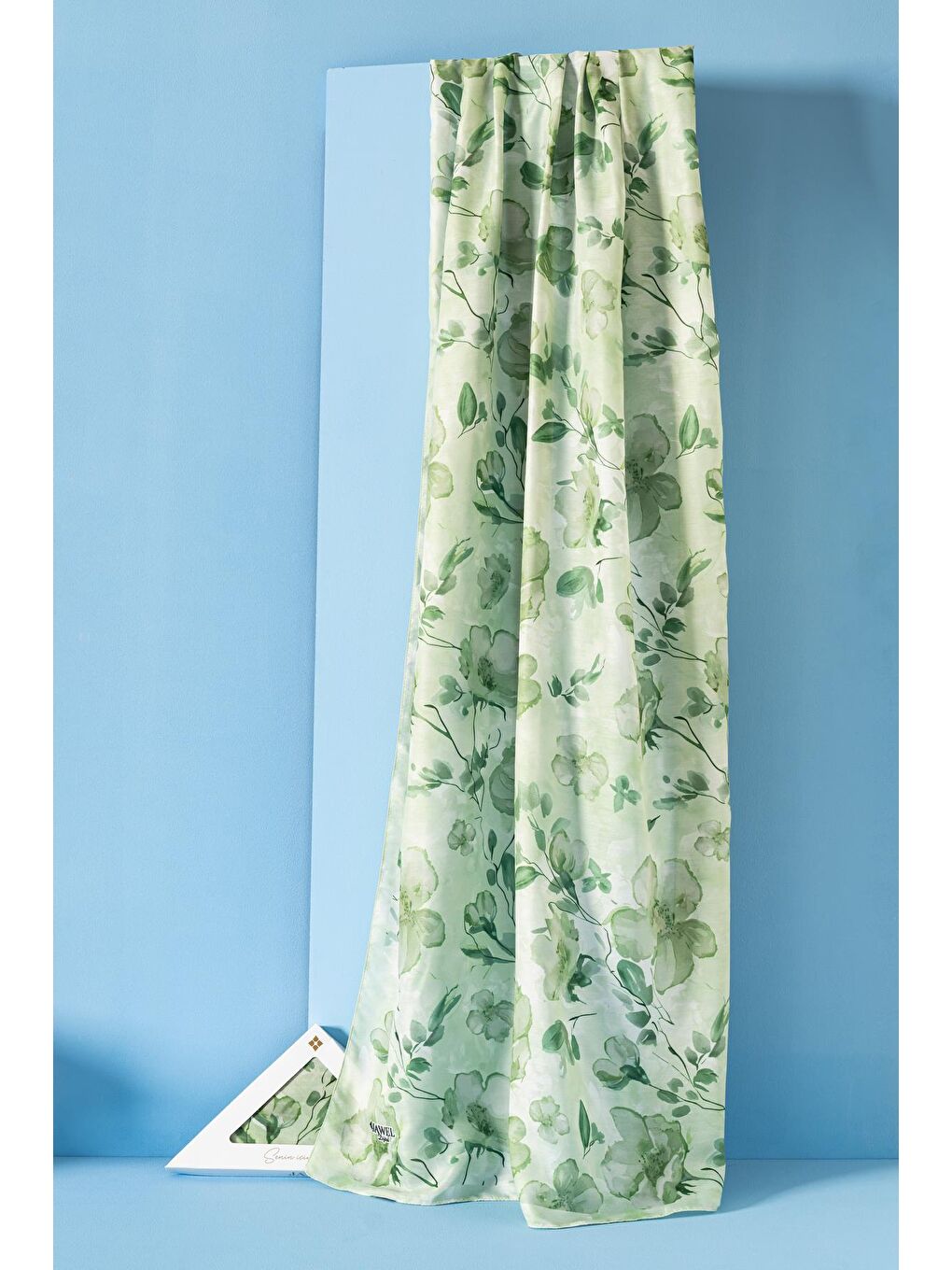 Yeşil Kadın Çiçekli Pachira Soft Şal