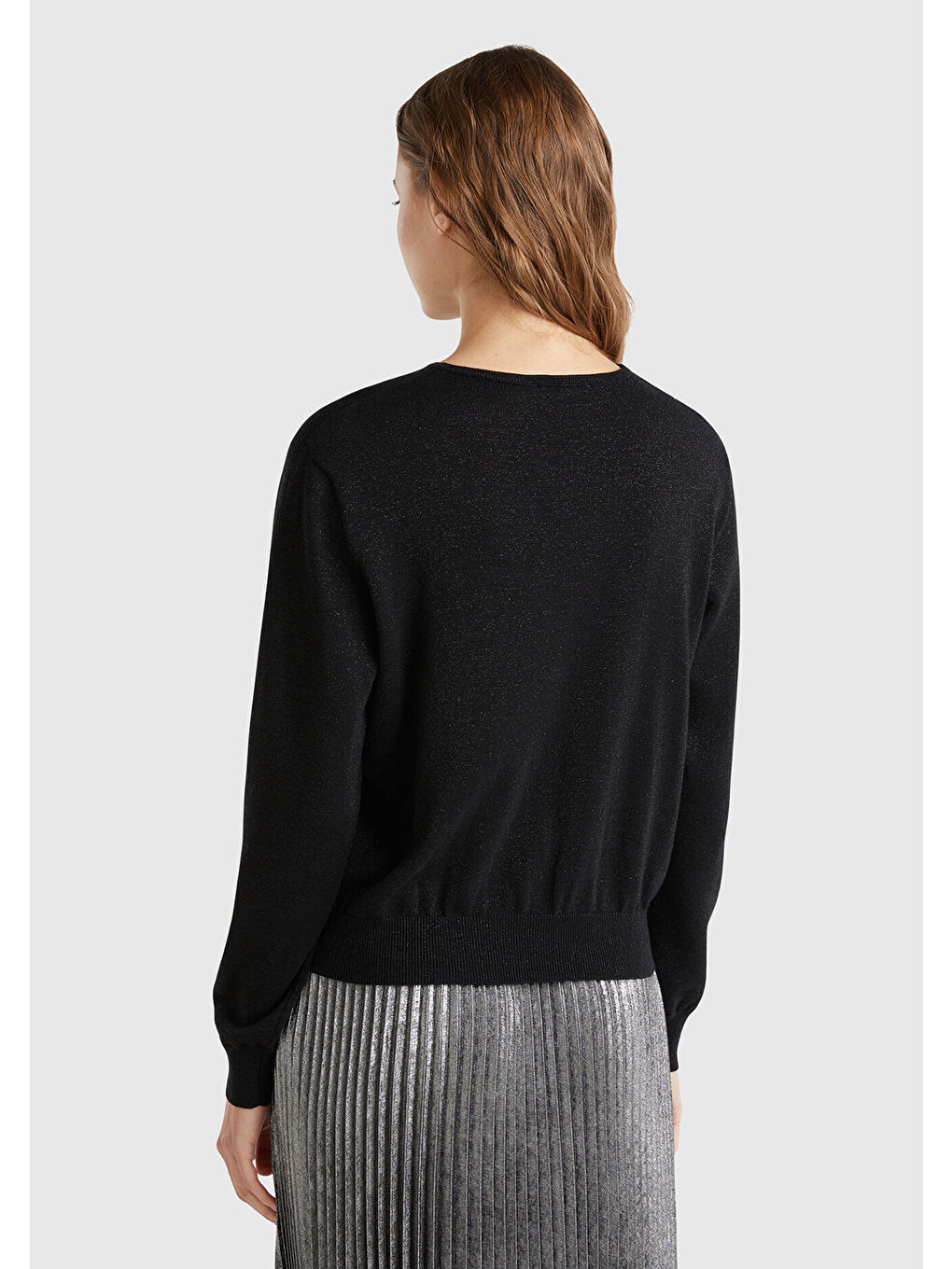 Kadın Siyah Pamuk Ve Viskoz Karışımlı Önü Kesik Detaylı Simli Kazak-2