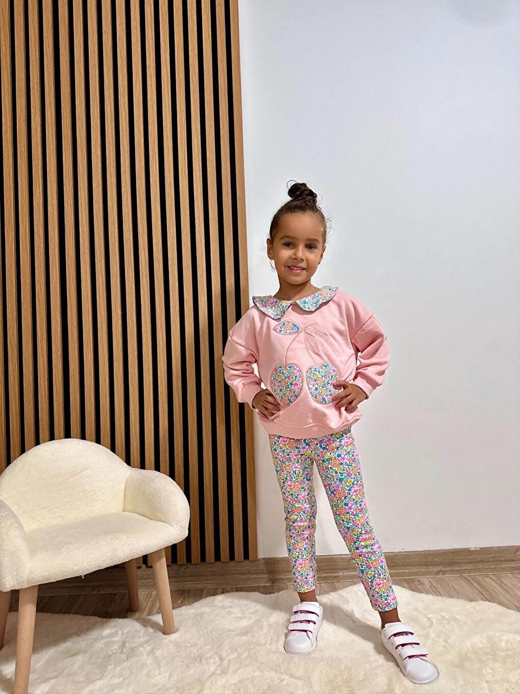 Karışık Kız Çocuk Pamuklu Pembe Kiraz Nakışlı Sweatshirt Çiçek Desenli Pantolon Takım-1