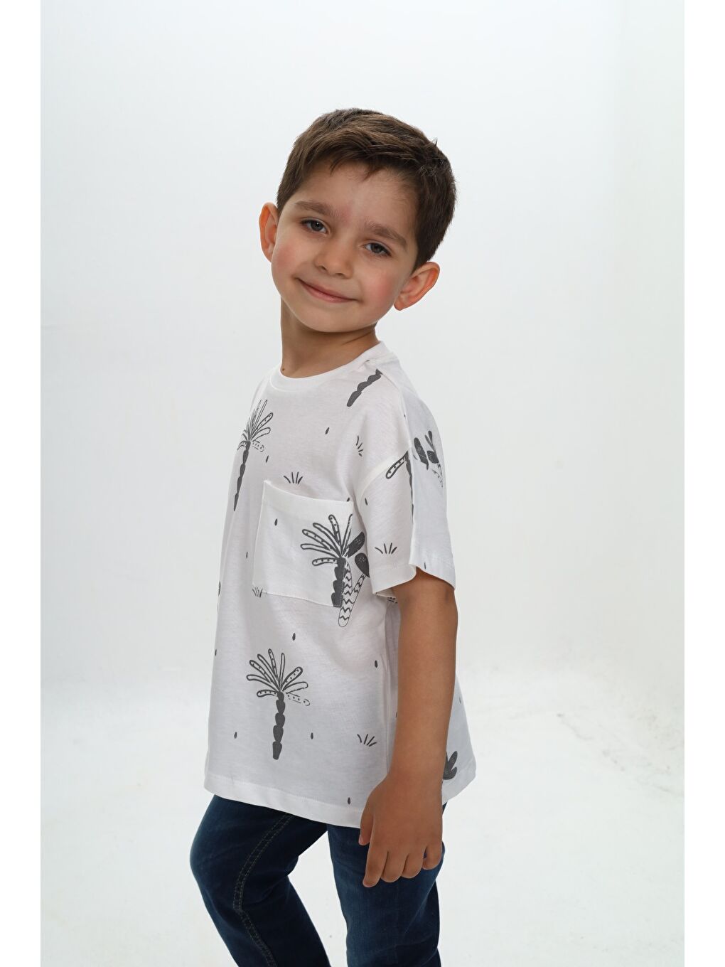 Ekru Erkek Çocuk Göğsü Cepli Palmiye Baskılı Tişört-3