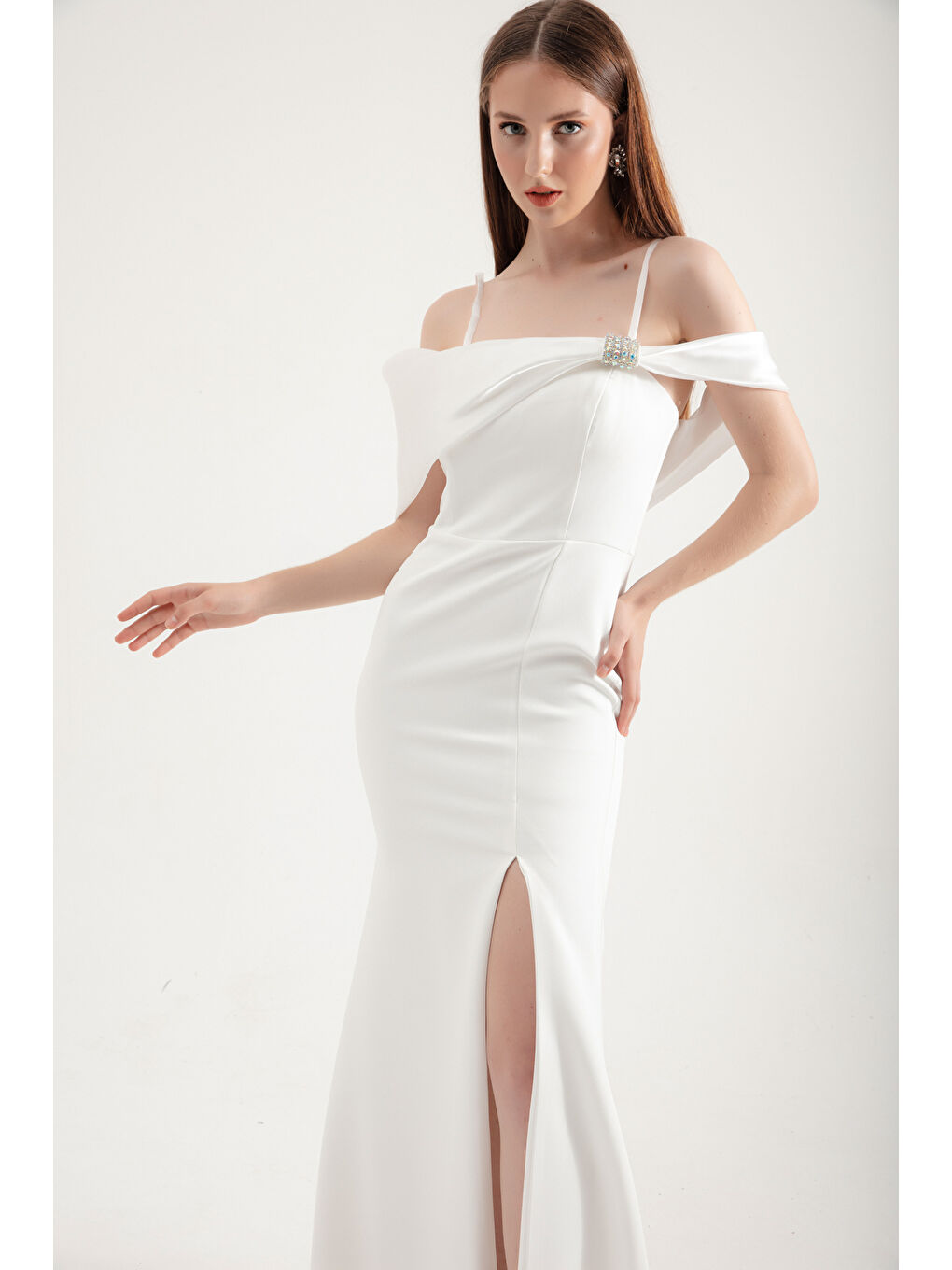 Kadın Beyaz Kayık Yaka Taşlı Saten Uzun Abiye Elbise-3