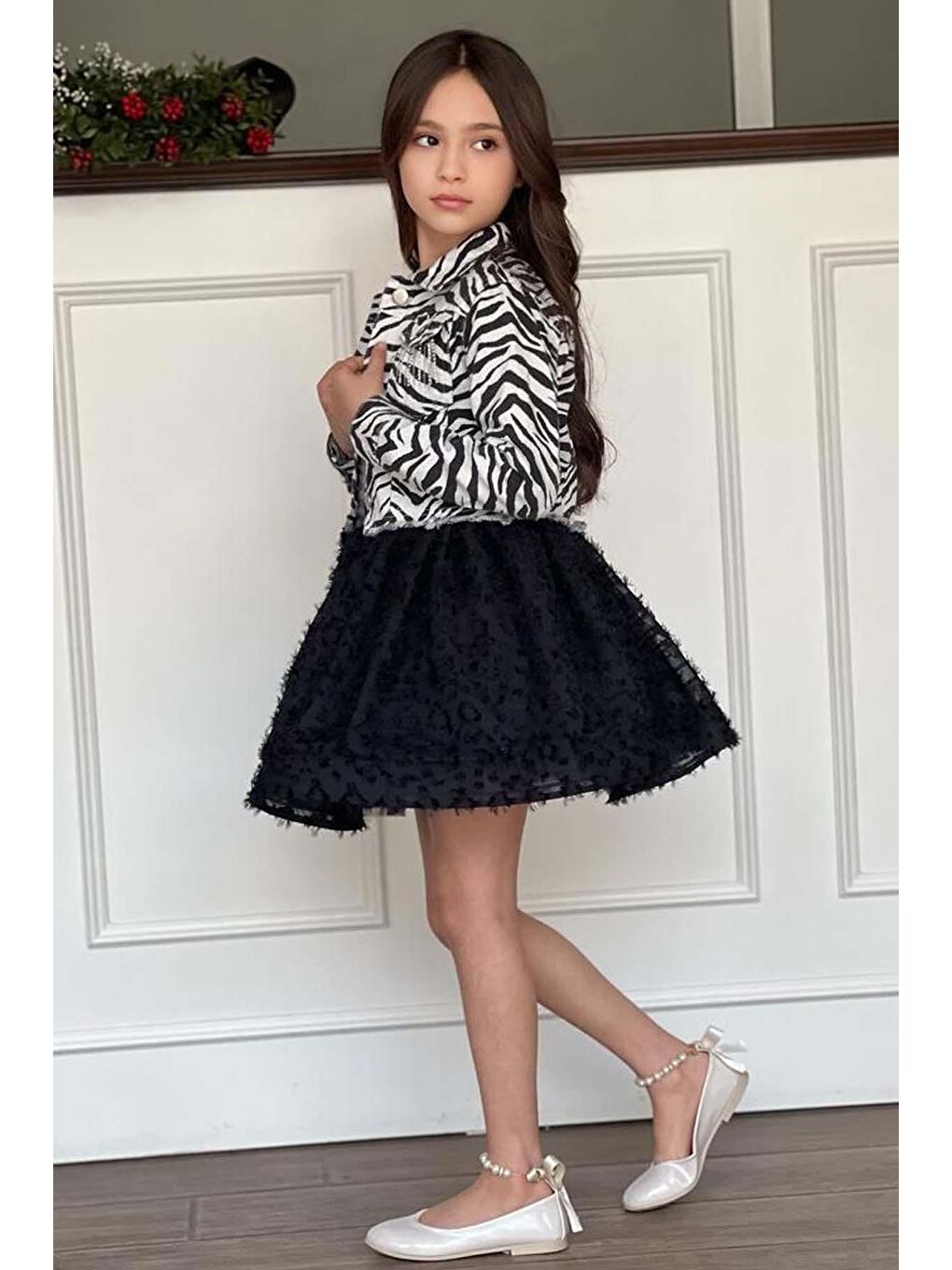 Kız Çocuk Bisiklet Yaka Penye T-shirt Zebra Desenli Jean Ceket Üzeri Kırçıllı Siyah Etekli Takım-1