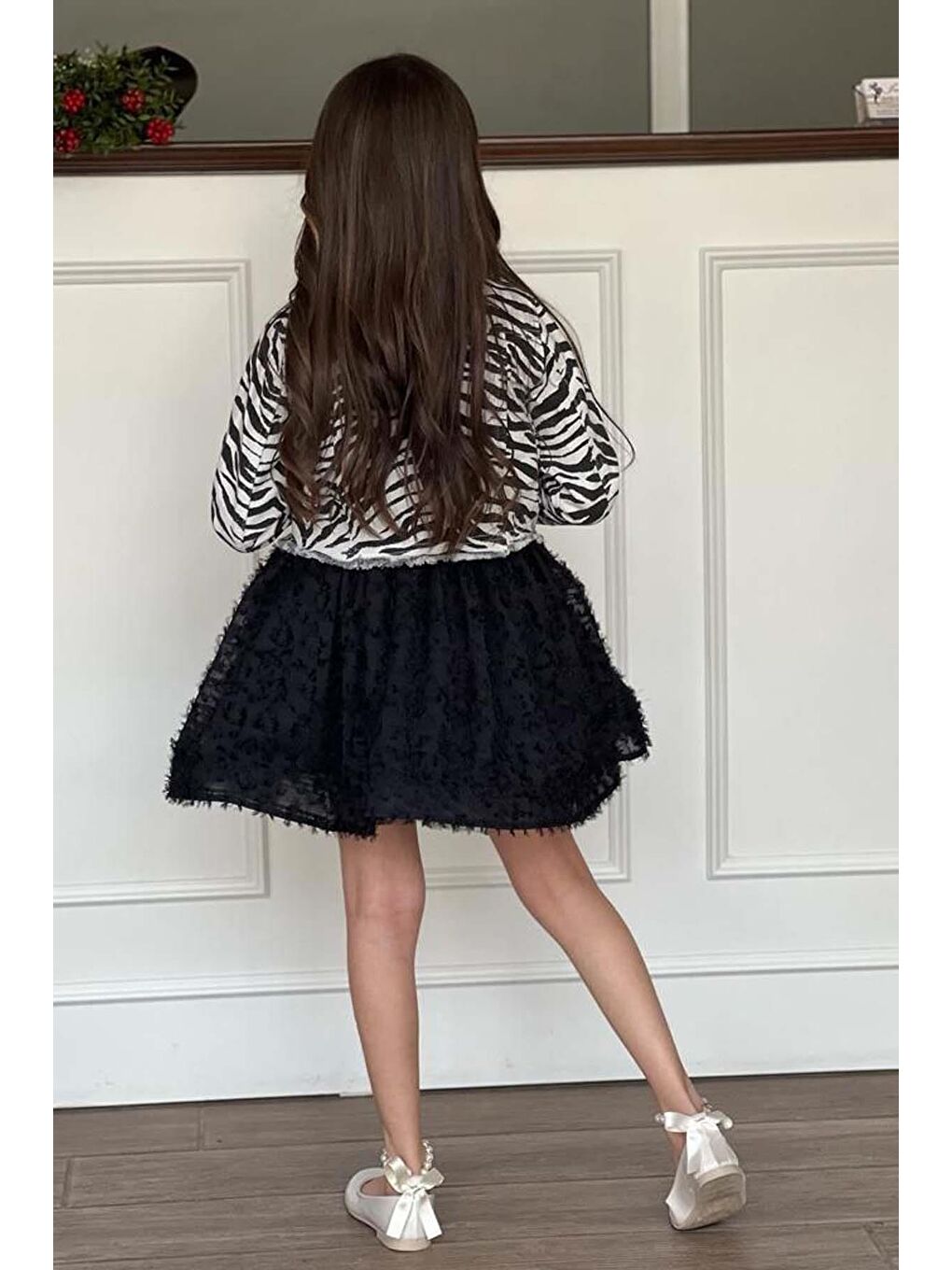 Kız Çocuk Bisiklet Yaka Penye T-shirt Zebra Desenli Jean Ceket Üzeri Kırçıllı Siyah Etekli Takım-3