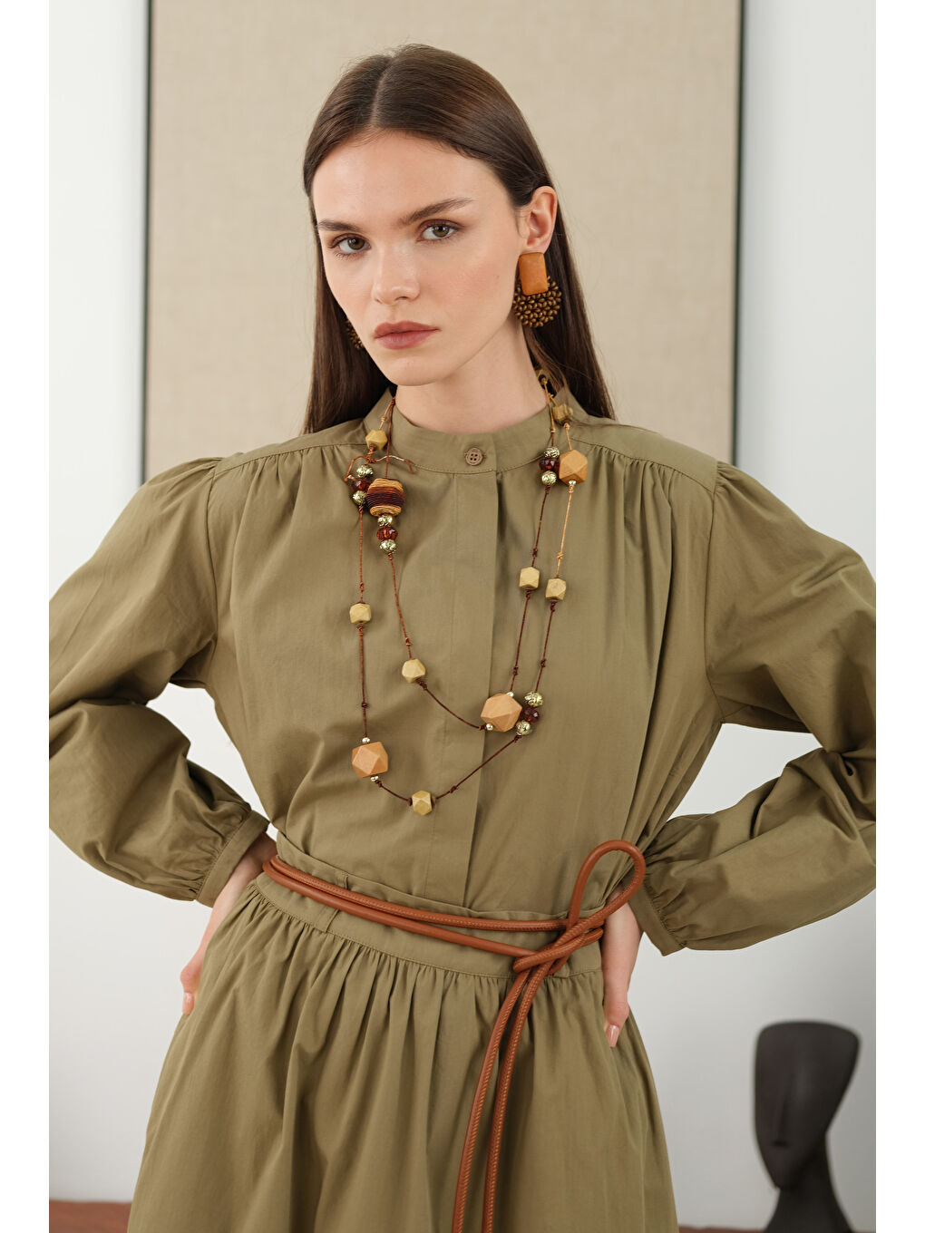 Yeşil Omzu Büzgülü Poplin Gömlek Açık Kil