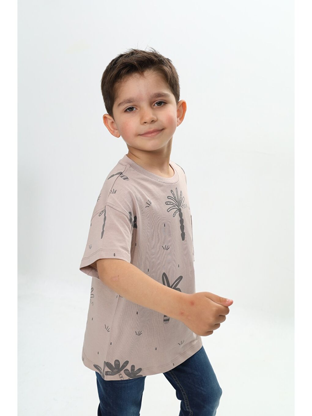 Bej Erkek Çocuk Göğsü Cepli Palmiye Baskılı Tişört-1