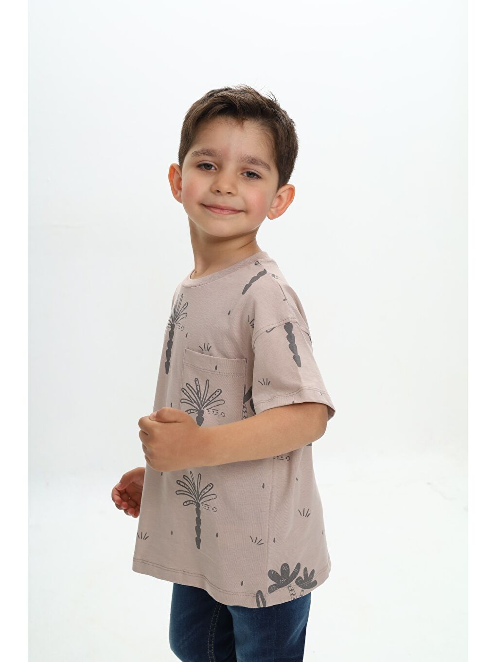 Bej Erkek Çocuk Göğsü Cepli Palmiye Baskılı Tişört-3