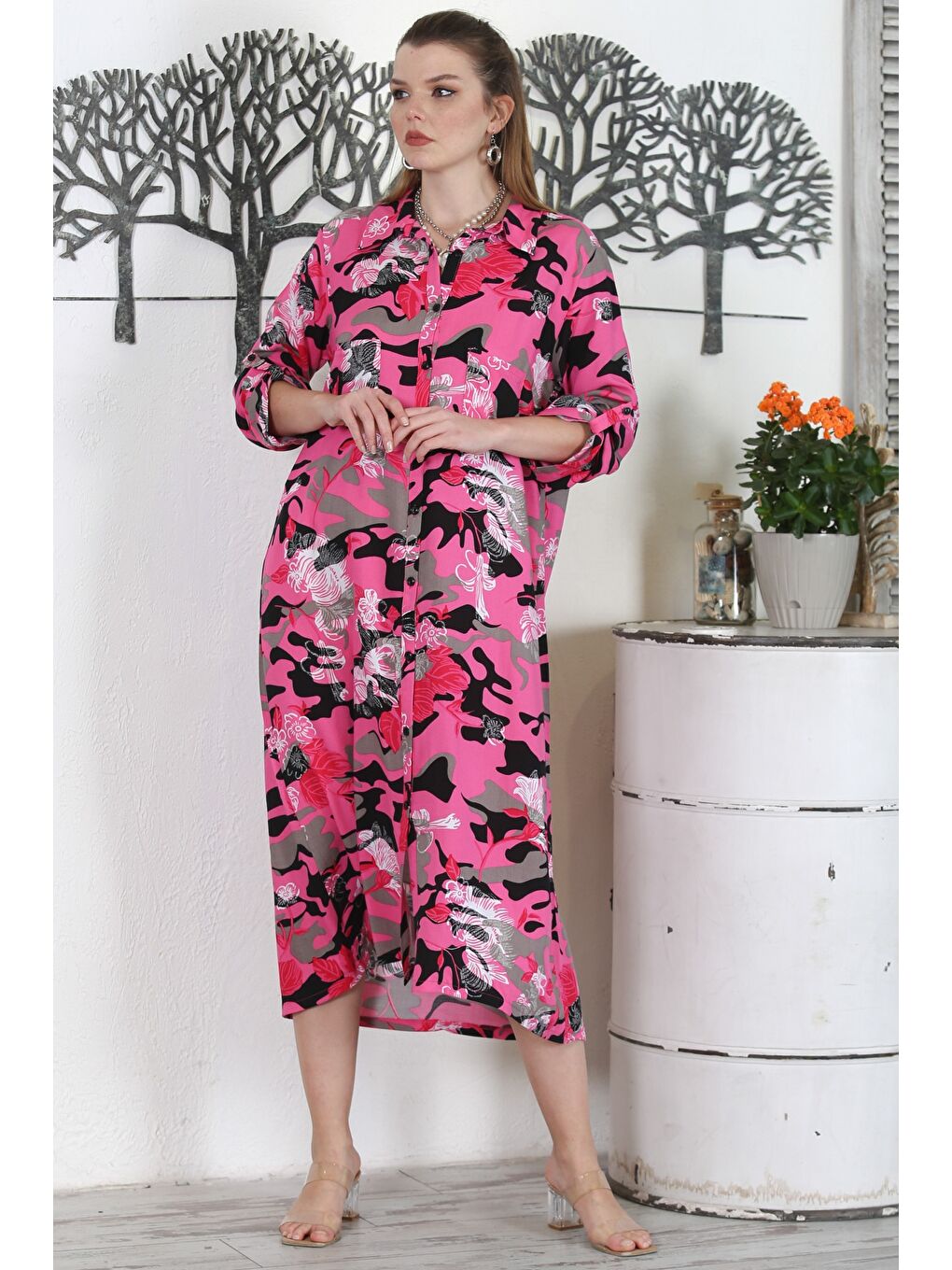 Kahverengi Kamuflaj Fuşya Gömlek Yaka Düğmeli Uzun Kollu Baskılı Casual Dokuma Elbise-1