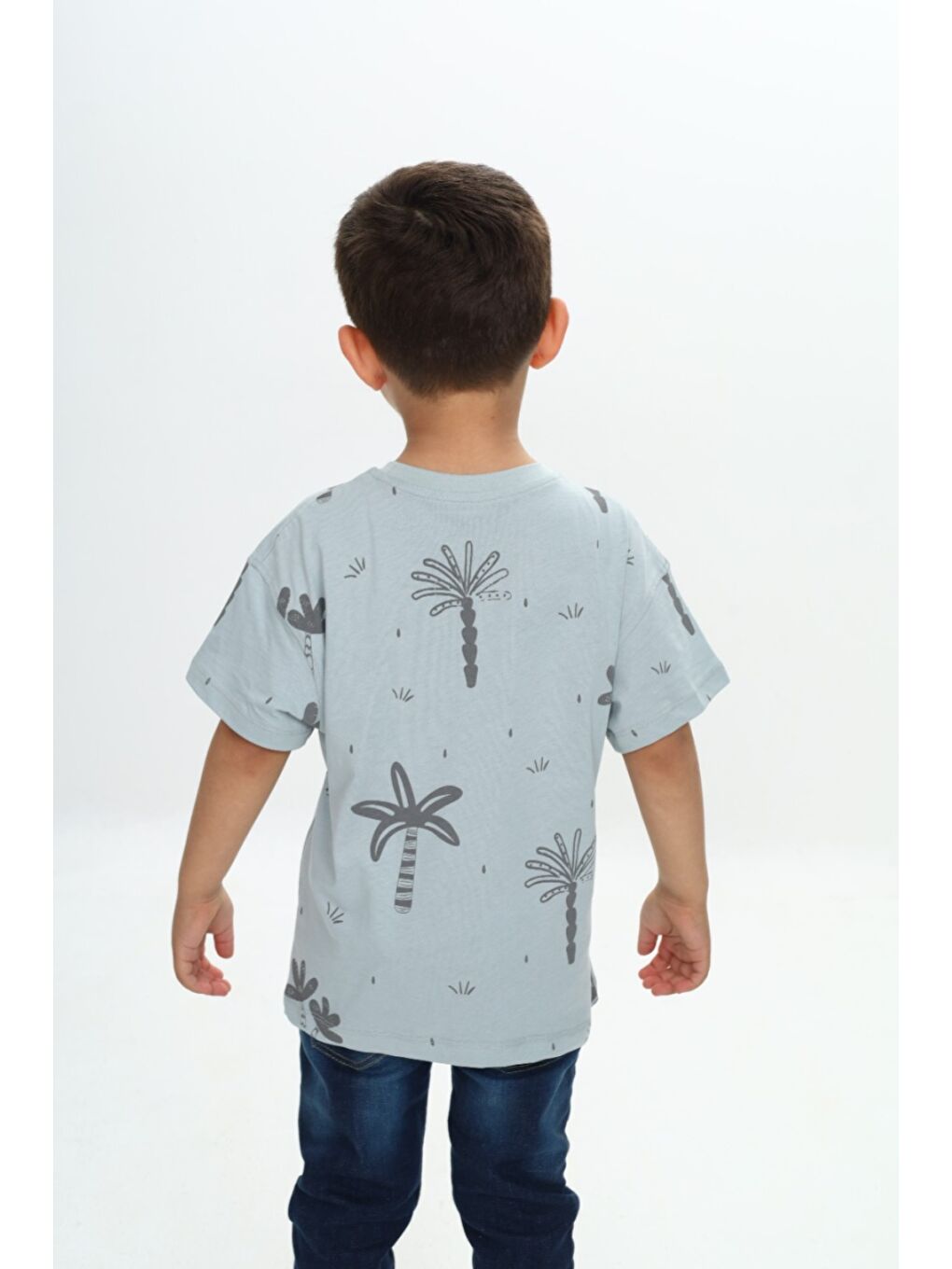Gri Erkek Çocuk Göğsü Cepli Palmiye Baskılı Tişört-1