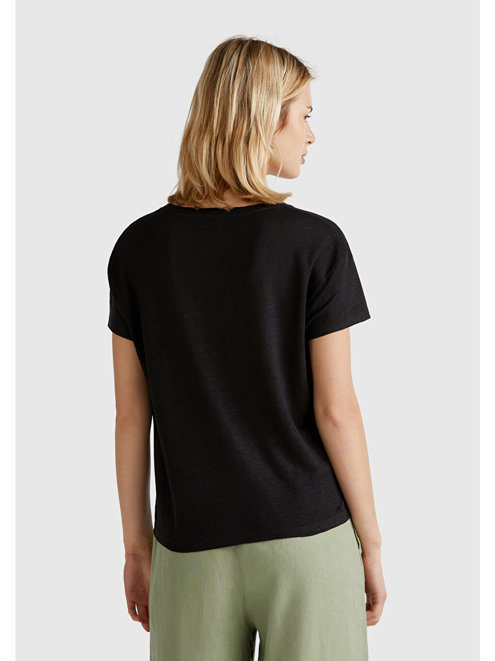 Kadın Siyah %100 Keten Düşük Omuzlu Relax Fit V Yaka T-Shirt-2