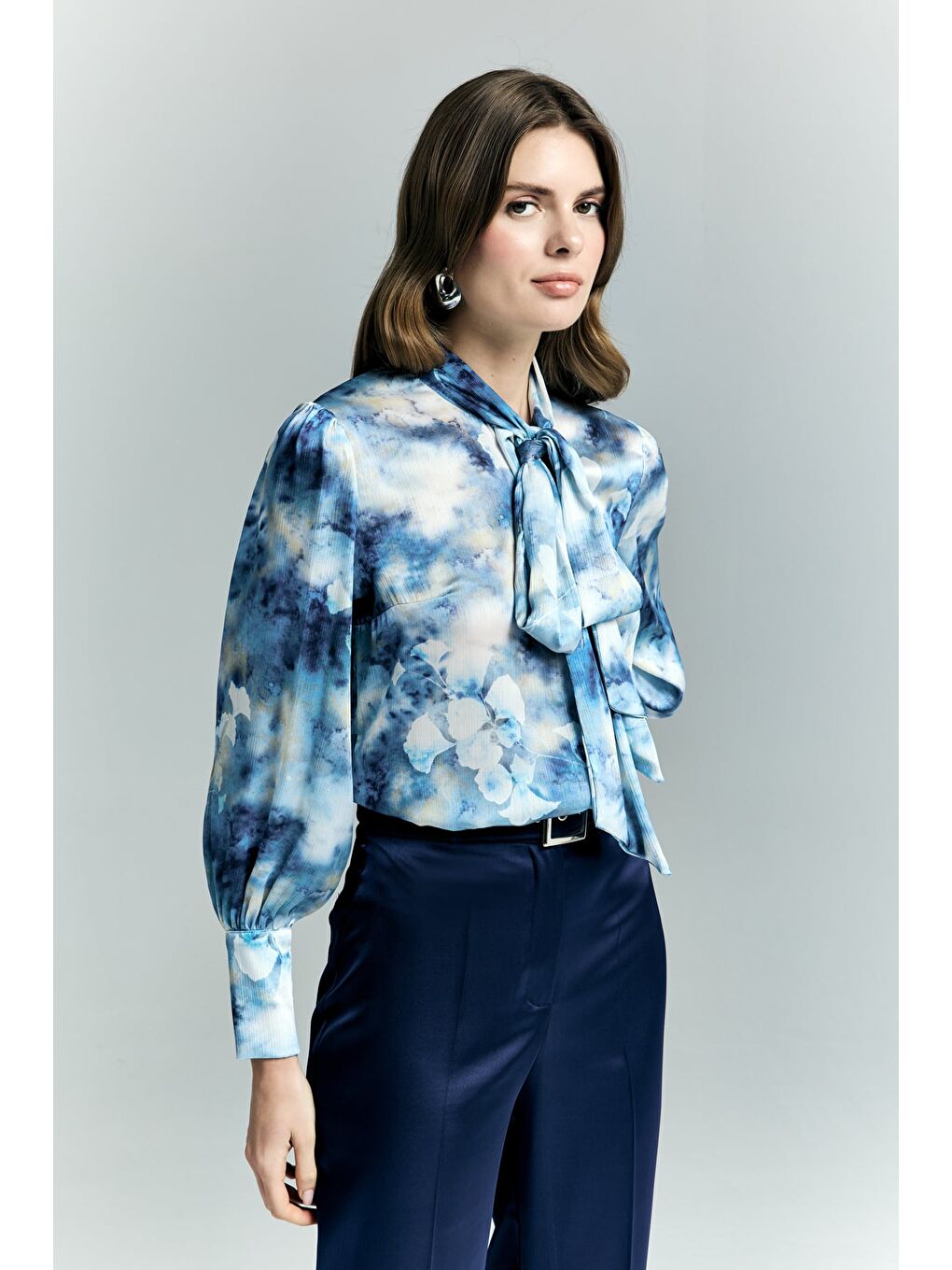Desenli Fularlı Gömlek - Mavi-4