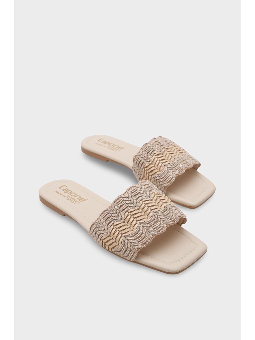 Bej Katya Düz Topuklu Parlak Küt Burunlu Kadın Terlik-1