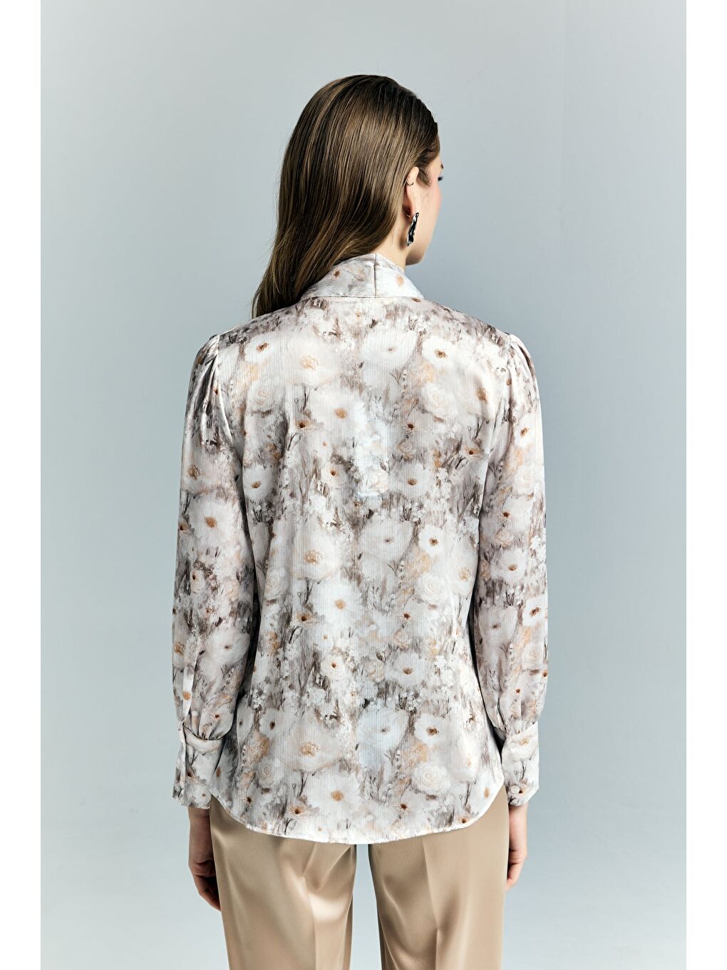 Çiçek Desenli Fularlı Gömlek - Bej-6