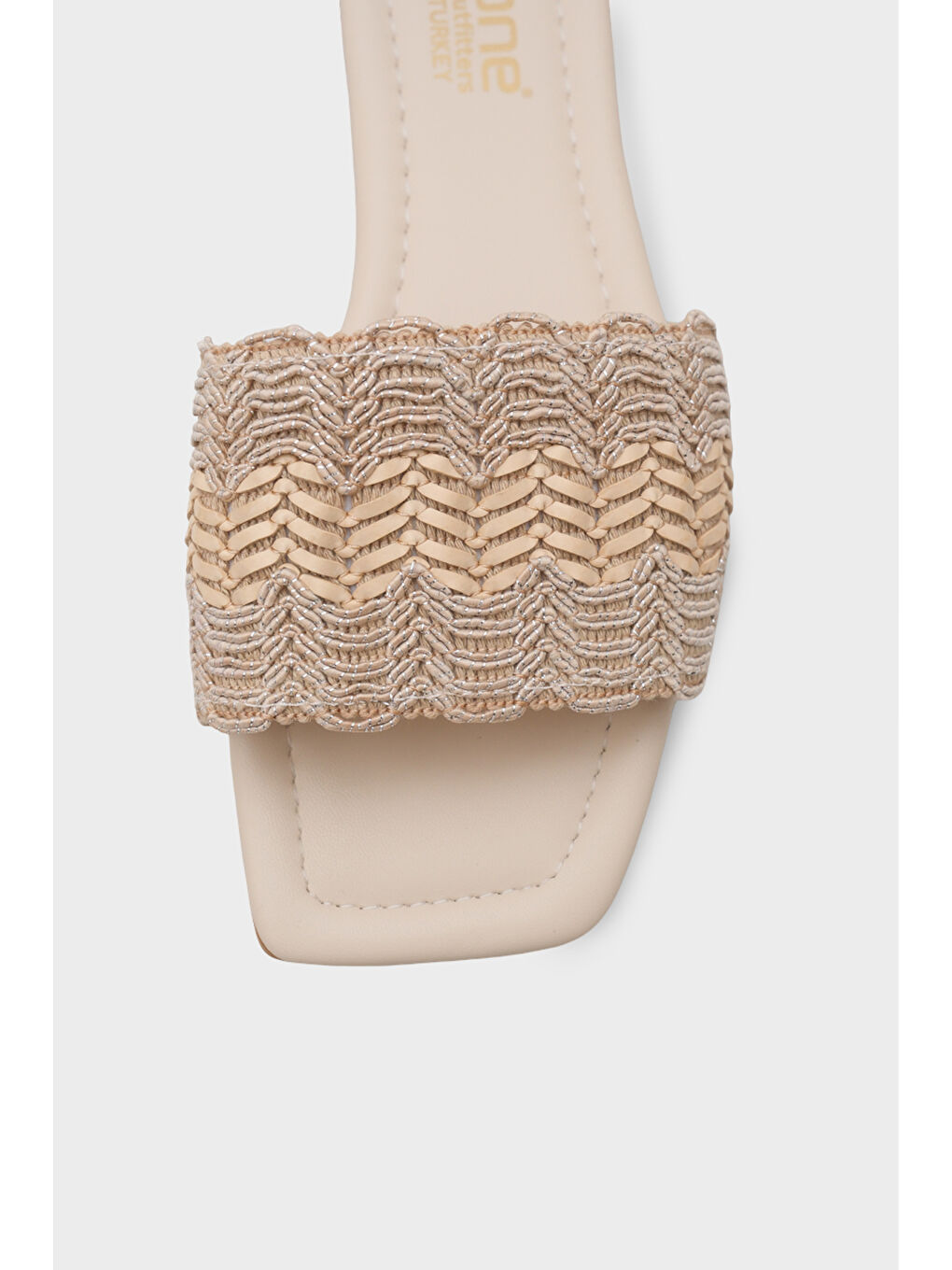 Bej Katya Düz Topuklu Parlak Küt Burunlu Kadın Terlik-2