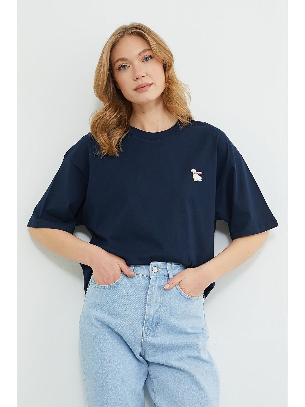 Lacivert Ördek Nakışlı Bisiklet Yaka Tişört-4