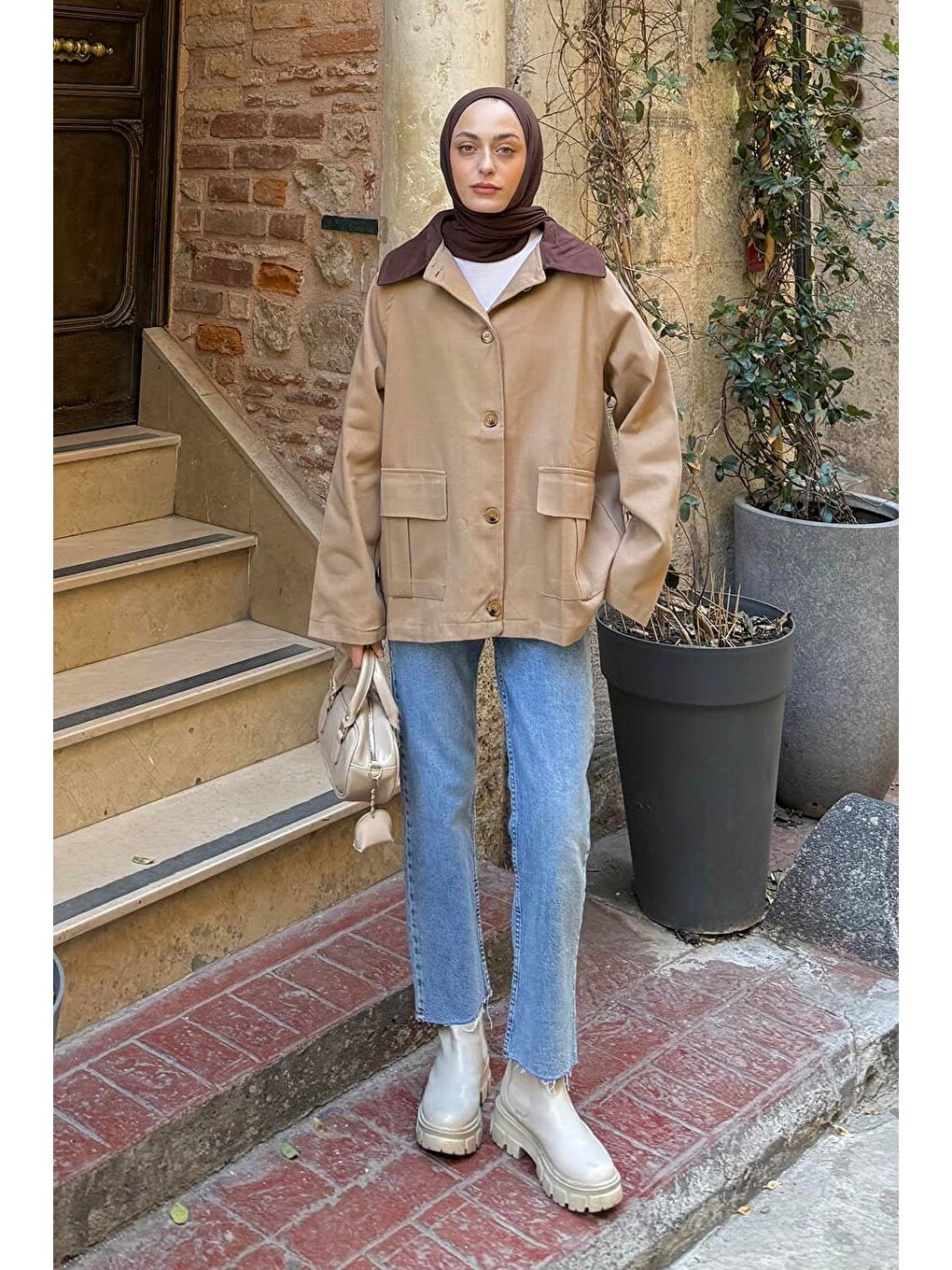 Kahverengi Yaka Detaylı Düğmeli Gabardin Ceket Camel-1