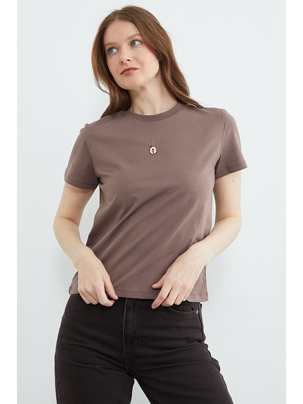 Kahverengi Metal Aksesuarlı Bisiklet Yaka Tişört-2