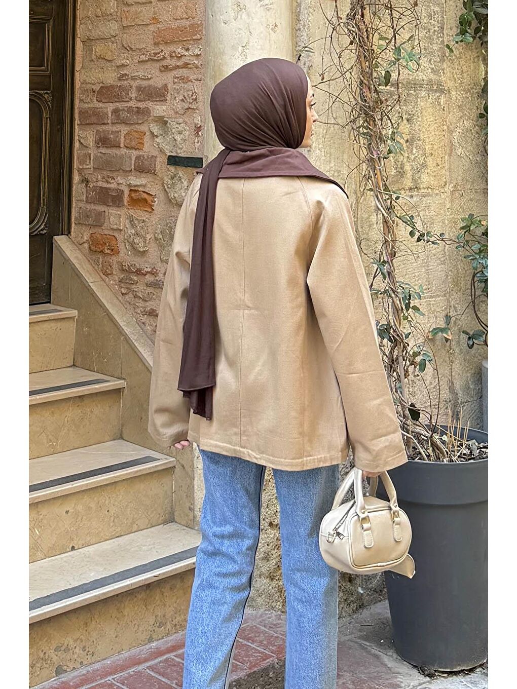 Kahverengi Yaka Detaylı Düğmeli Gabardin Ceket Camel-3