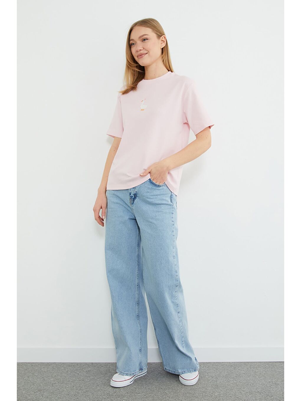 Pembe Ördek Nakışlı Bisiklet Yaka Salaş Tişört-2